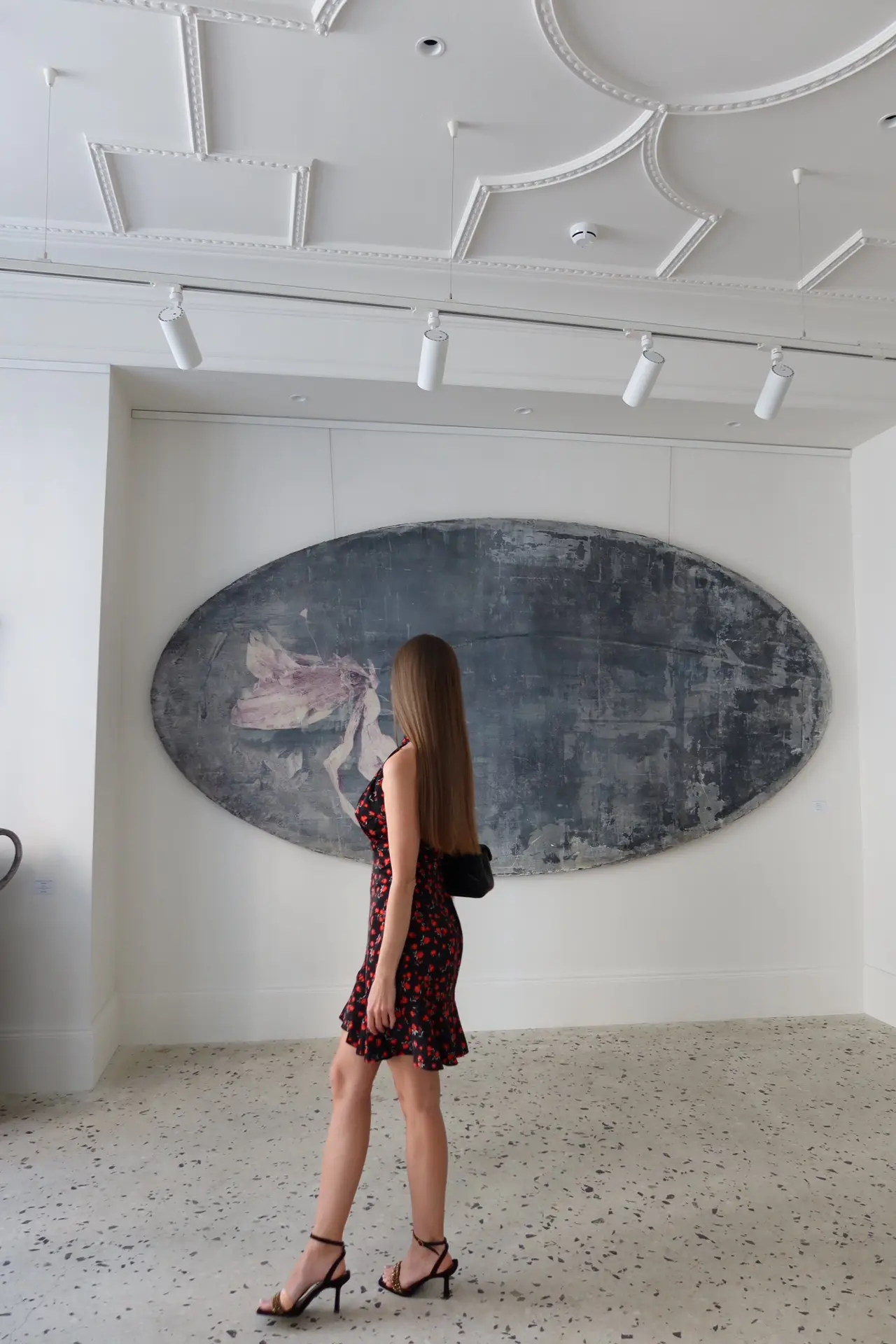 сколько стоит современное искусство? 

выясняла это в Askeri Gallery на Патриарших. 
впечатлилась це