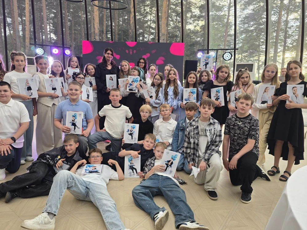 Выпускной Вероники, 4И
Пока просто пусть будут фото🎉💔🫶
Мега-праздник!
Фантастический, бомба, крас