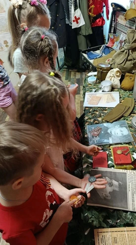 🎖️ Беседа о важном в музее нашего сада!

Сегодня в стенах нашего музея "Помним! Славим! Гордимся!" 