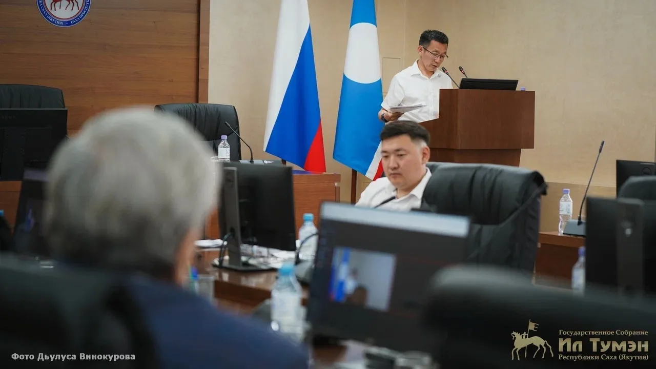 Иван Алексеев выступил на комитетах Ил Тумэн    
 
В Государственном собрании (Ил Тумэн) Республики 