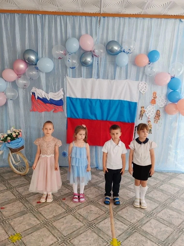 ⚡️ День России в Шуруповском детском саду

День России — особенный праздник, символизирующий единств