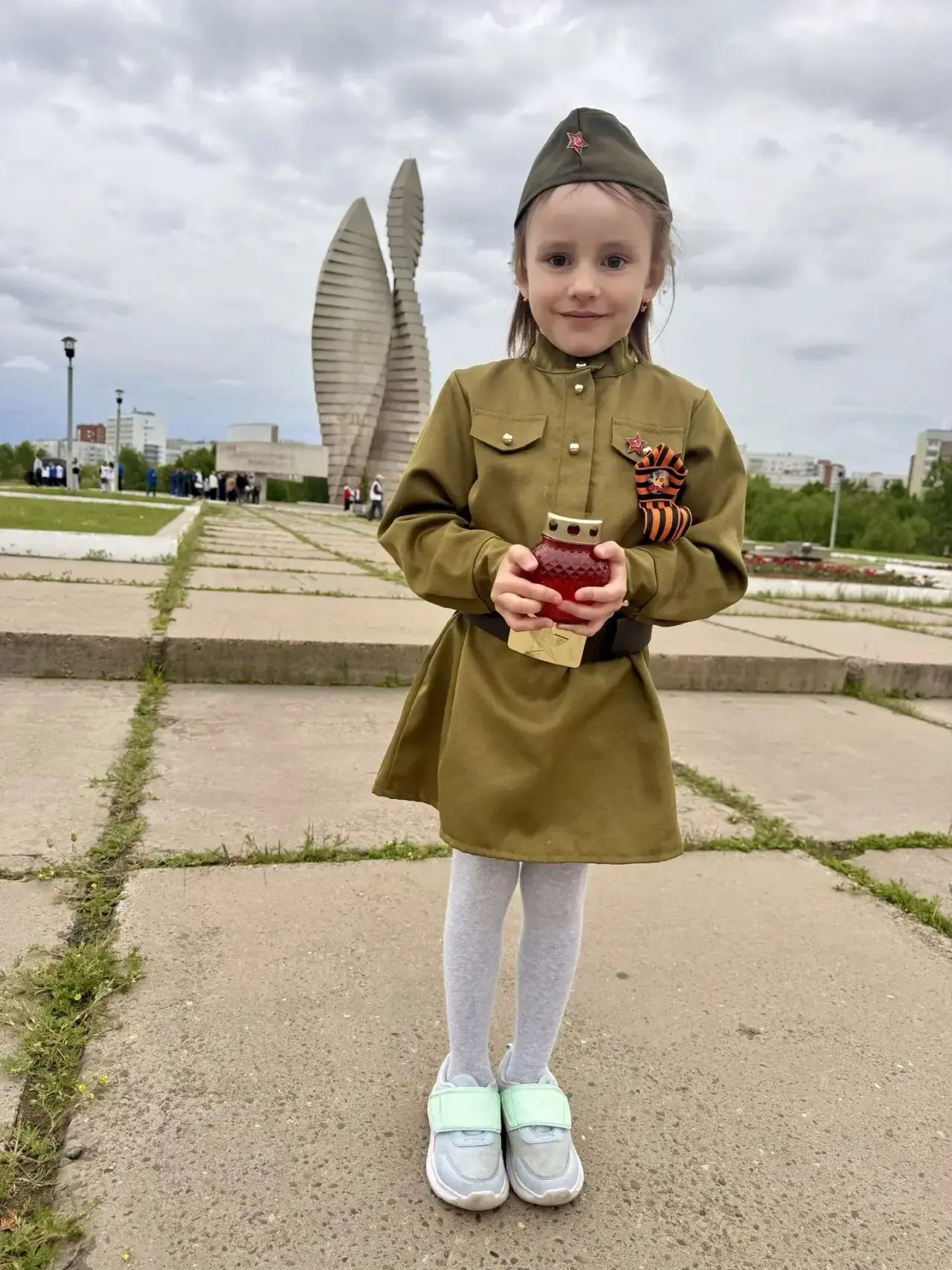 В Братске прошла акция «Свеча памяти». Во всех районах города сотни братчан зажгли огни в память о с