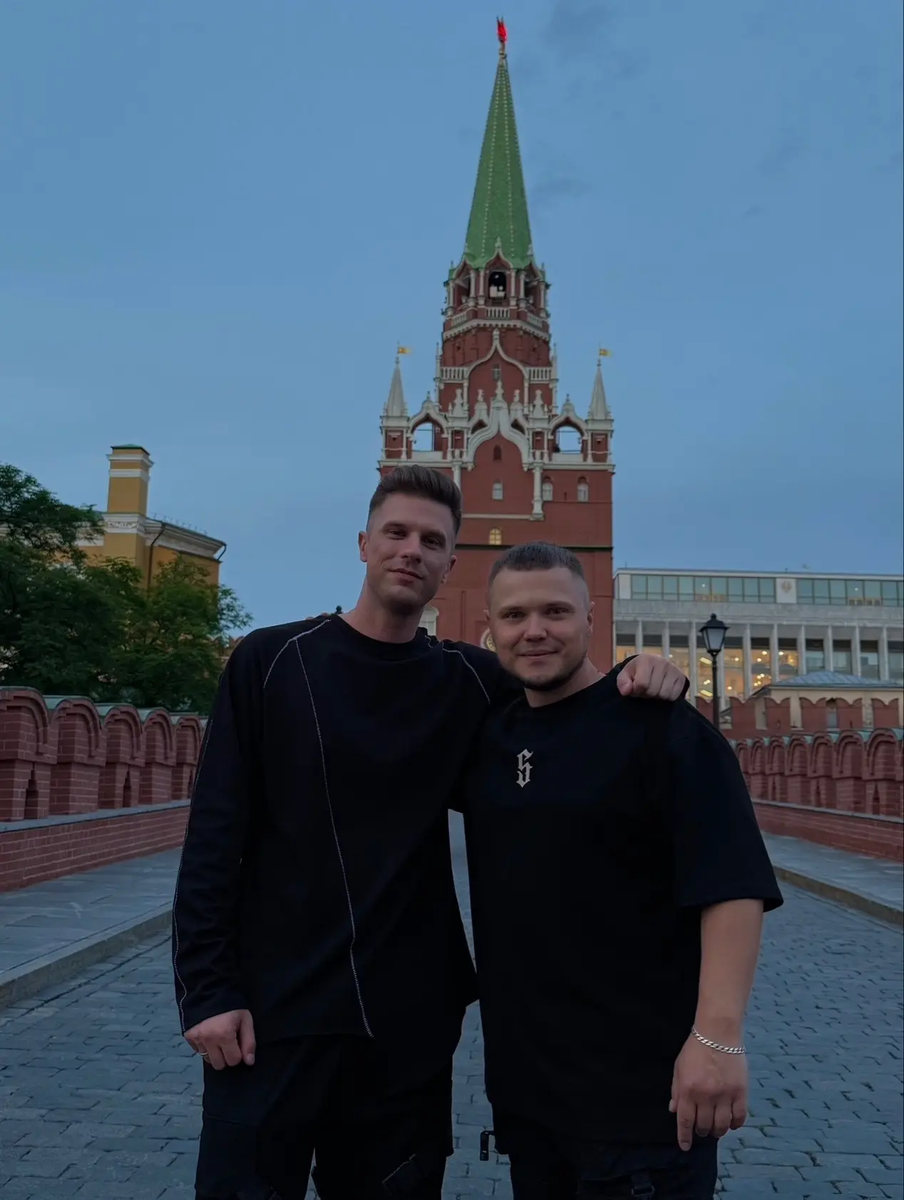 С Днём России!

Всех с праздником! Гордимся нашей историей, культурой и людьми 🇷🇺