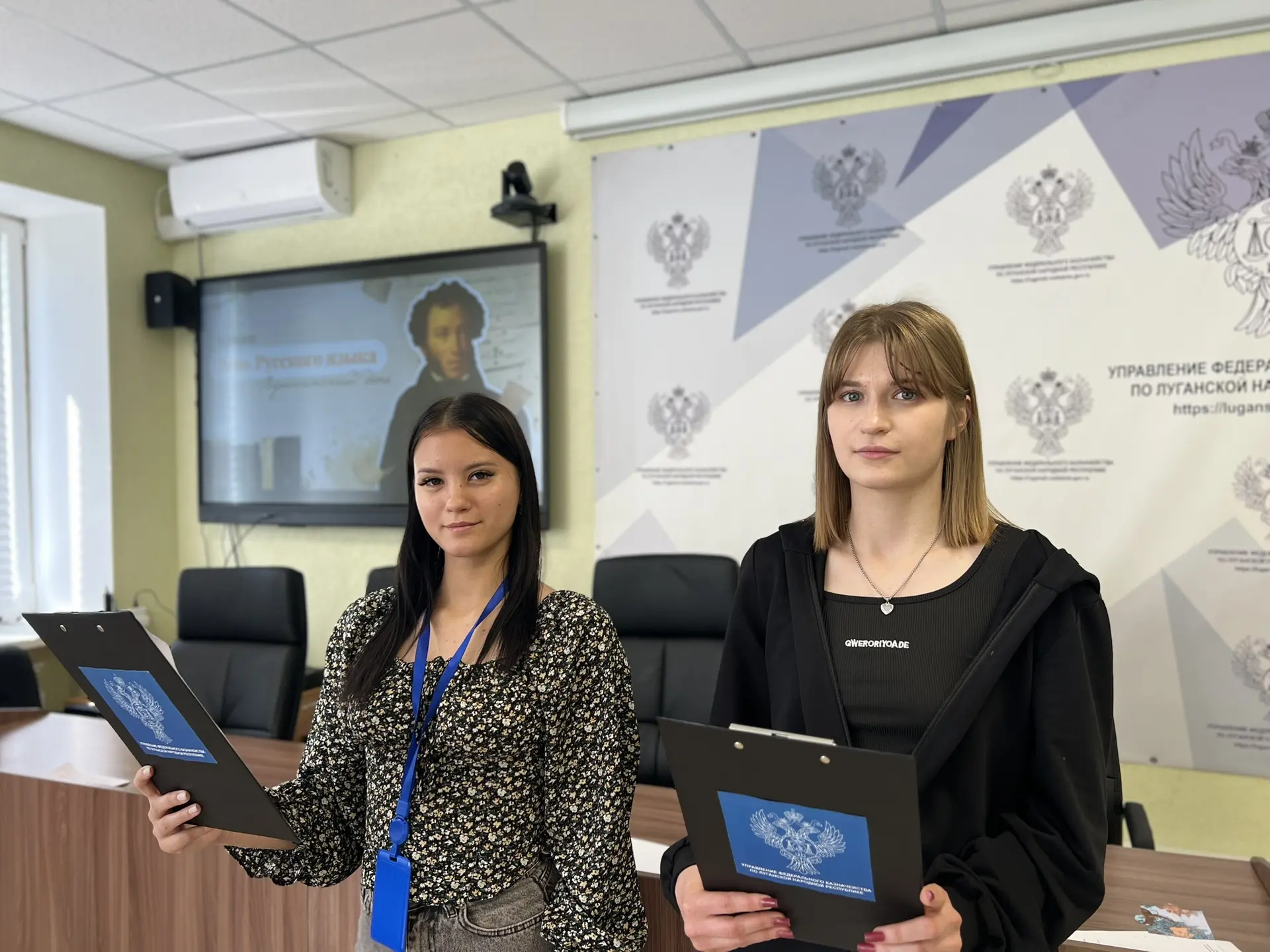 📚 День русского языка, неразрывно связанный с Днём рождения великого поэта А. С. Пушкина, сотрудник