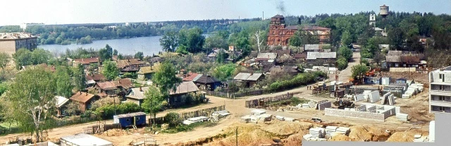 Раменское, 1980 г.

Справа в кадре построено уже 3 этажа дома Красноармейская 12(1981) строится цоко