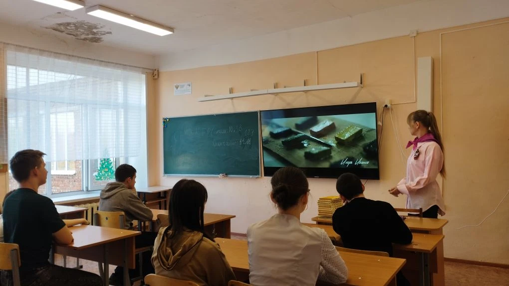 Фильм "Красные ленты" 🎗️

Художественный фильм «Красные ленты» является социально значимым культурн