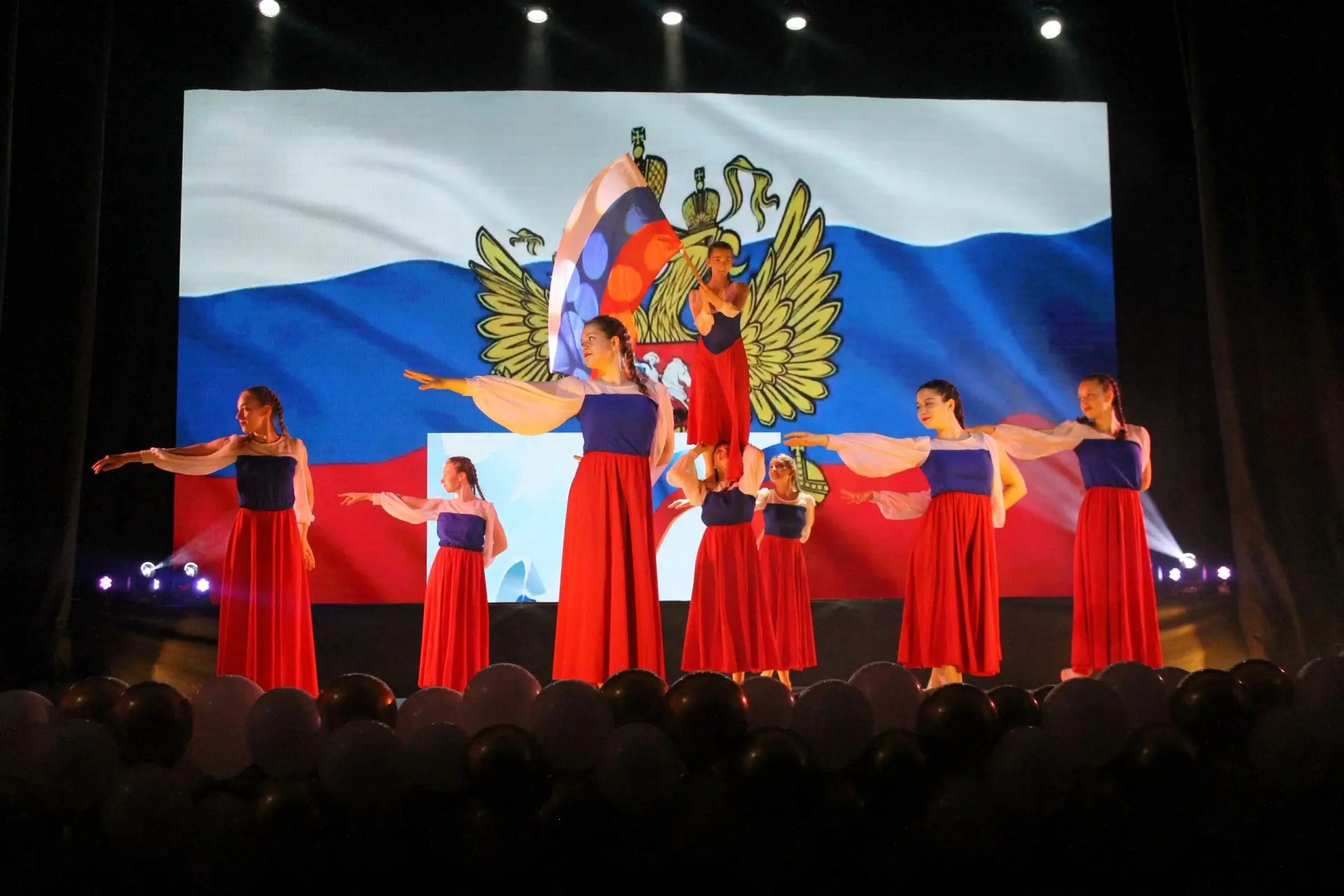 🎵 Патриотические ритмы: Праздничный концерт ко Дню России 
 
💫 В нашем Доме культуры состоялся ярк