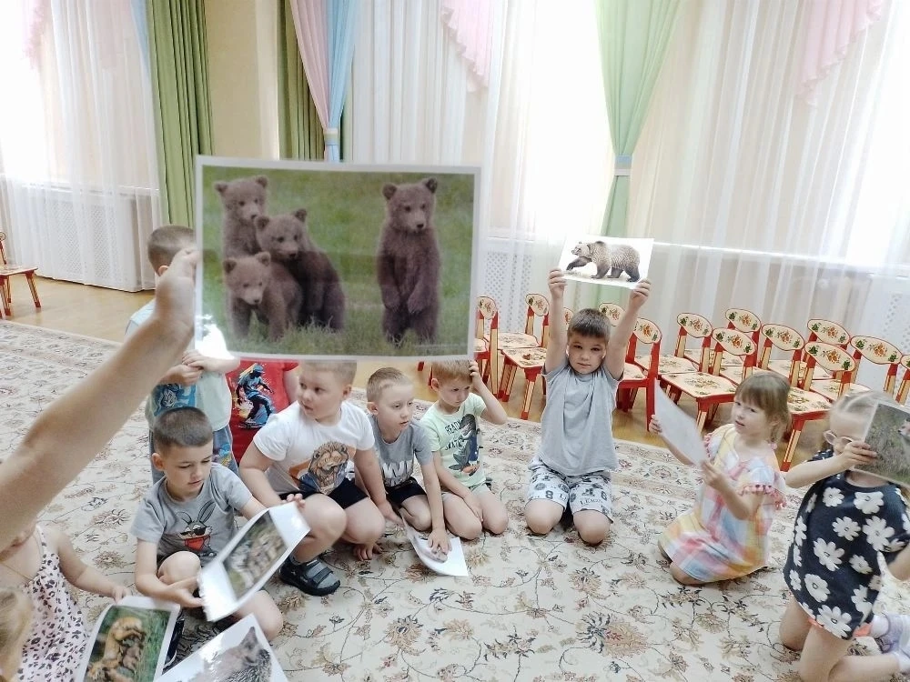 Воспитанники группы "Семицветик" превратились в настоящих юных следопытов и отправились в большое пу