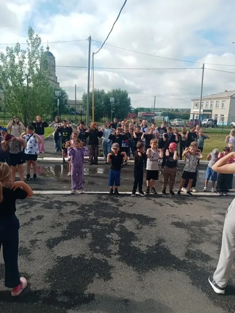 Вот и прошёл следующий день в нашем летнем лагере 🏕️.
Наше утро началось как всегда с зарядки, ребя