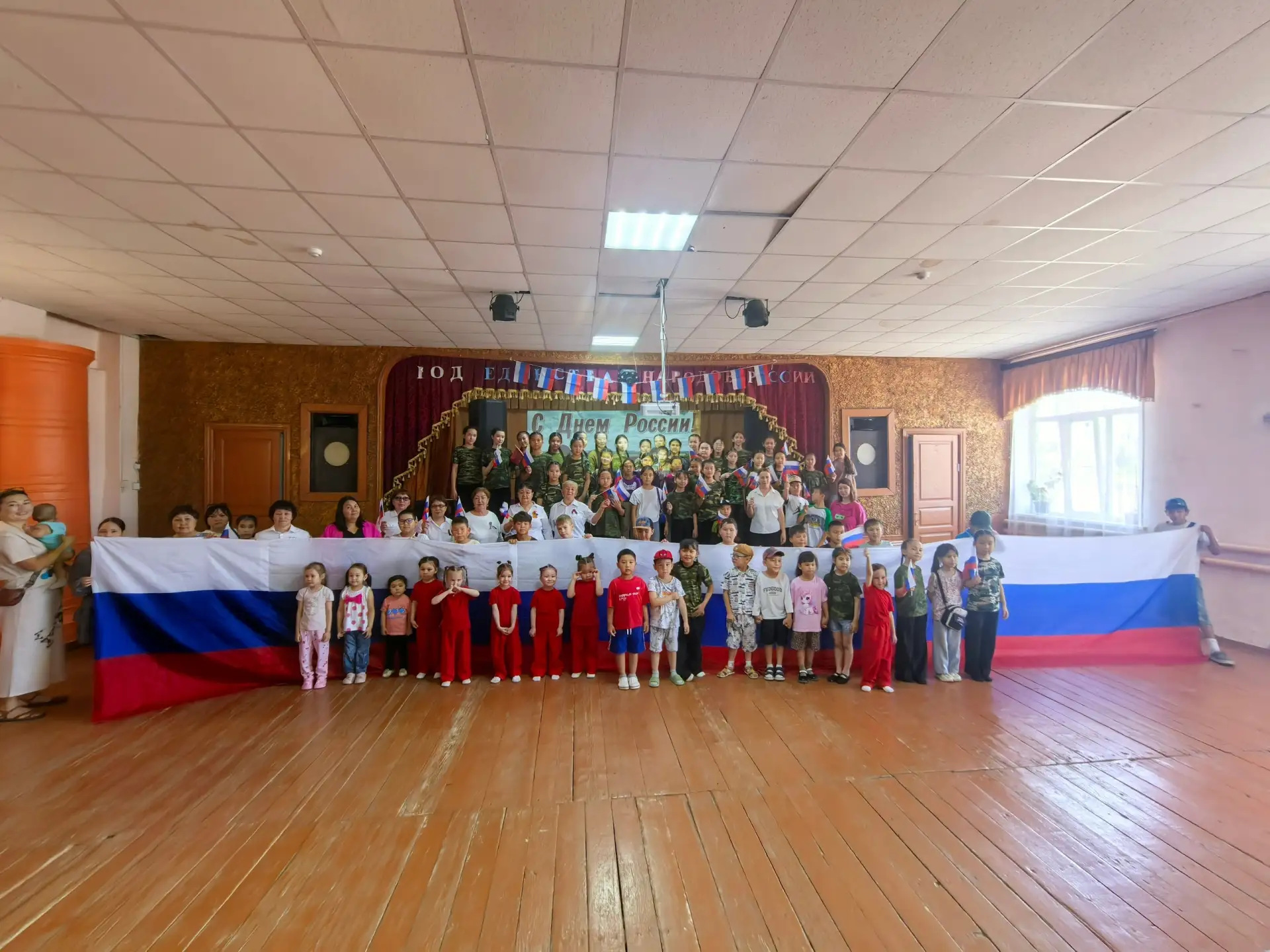 В Доме культуры с.Хошеутово прошел праздничный концерт: «Великая страна с великой историей»

🇷🇺12 