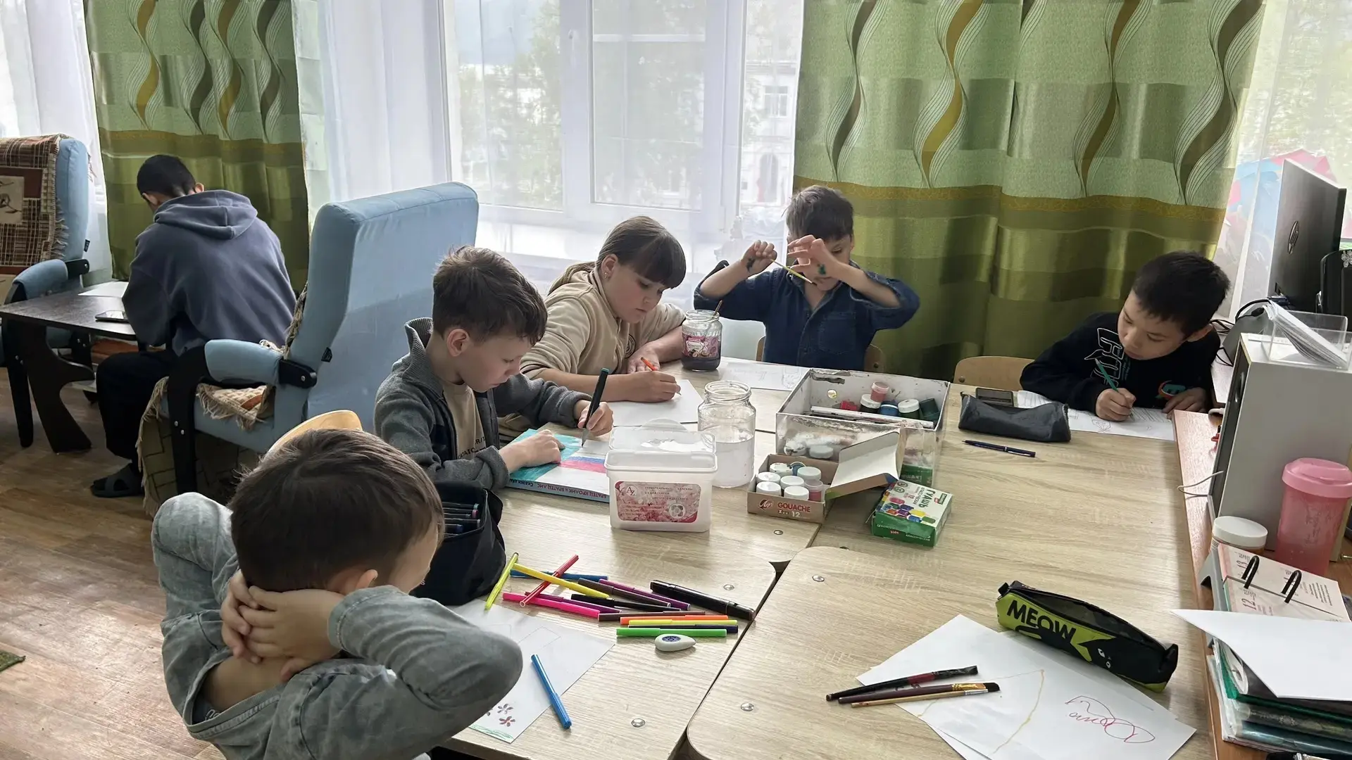 Сегодня в группе "Улыбка" состоялась познавательная беседа на тему "День России". В ходе занятия вос