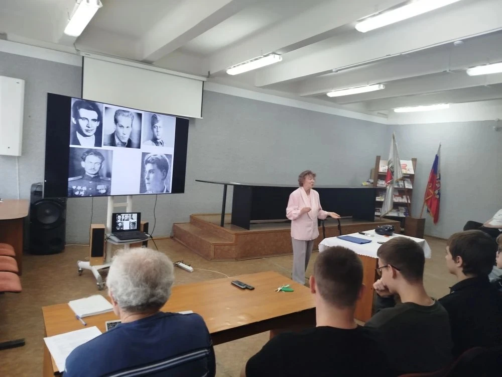 14 мая в конференц-зале техникума состоялась заключительная в этом учебном году встреча с известным 