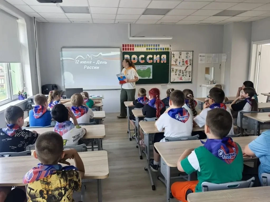 🇷🇺 ДЕНЬ РОССИИ В ЛАГЕРЕ «ЗВЕЗДОЧКА»🇷🇺

В школьном лагере «Звездочка» МБОУ Ложковская СОШ прошло 