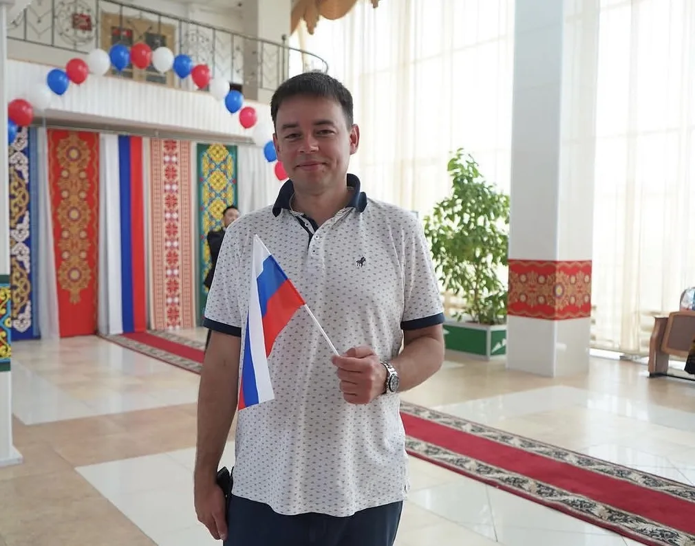 Дорогие якутяне! Уважаемые жители республики!

Сегодня мы отмечаем один из главных государственных п
