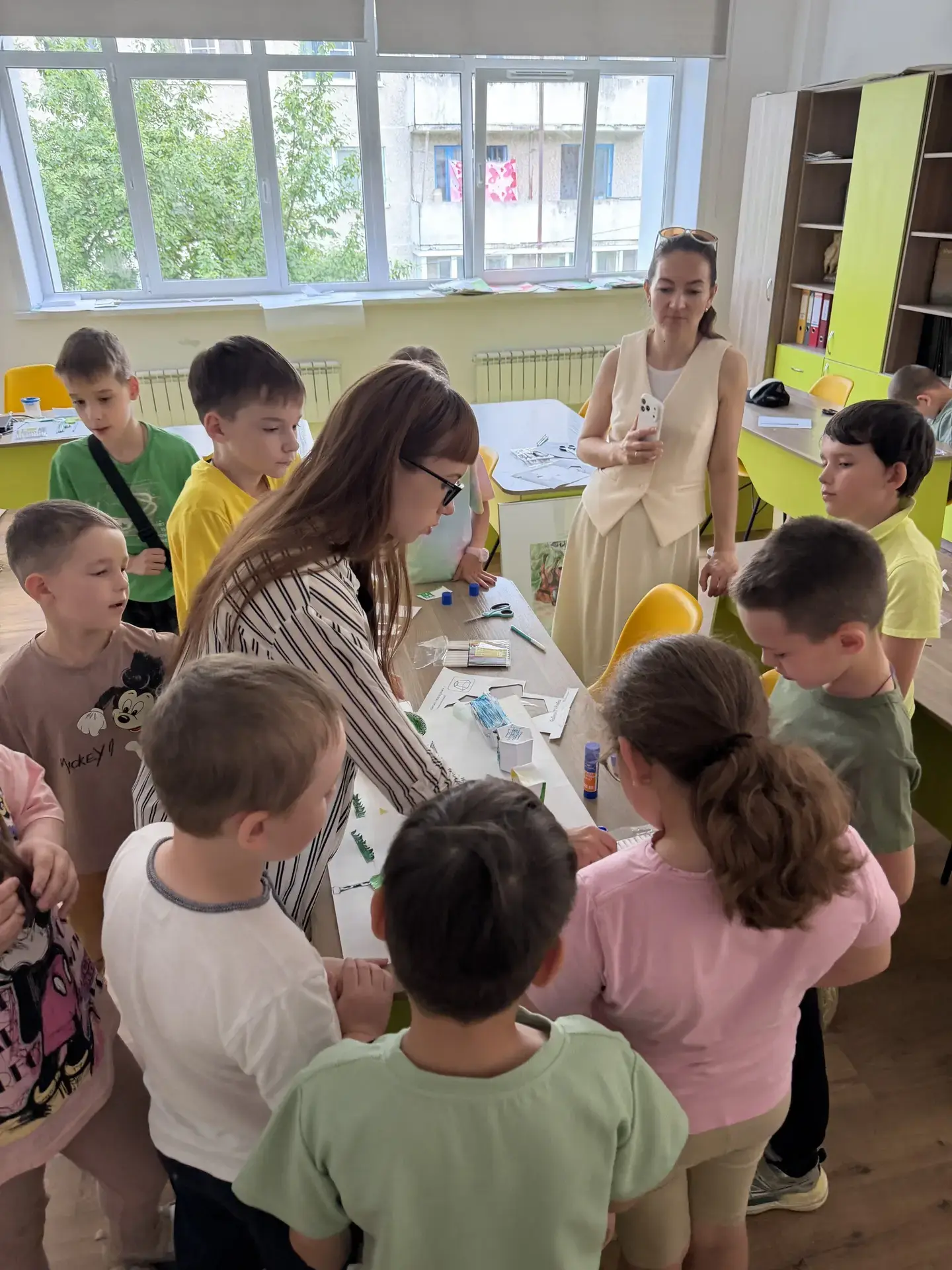 Город мечты из бумаги и картона. 🎨
В Академии искусств прошёл мастер-класс для ребят из 48-й школы.