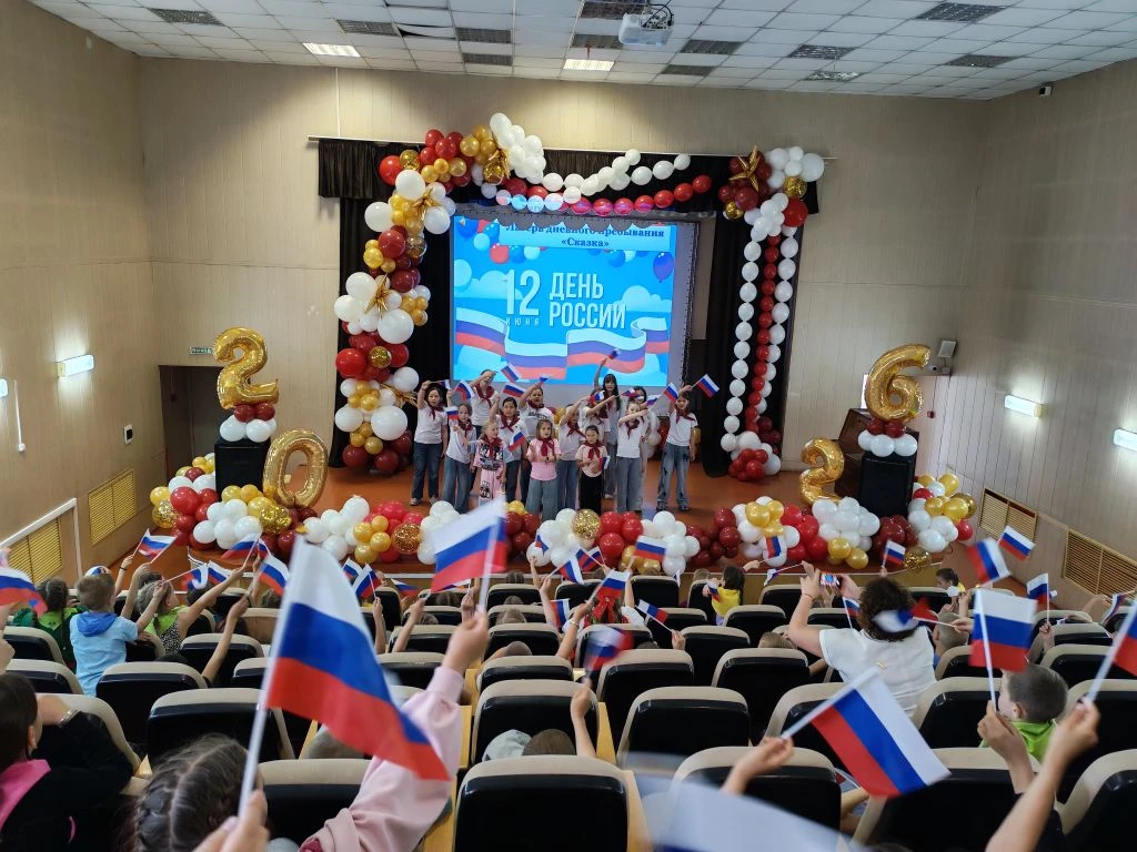 🔆🎼Во второй половине дня ребята из лагеря "Сказка" кардинально сменили роли: из благодарных слушат