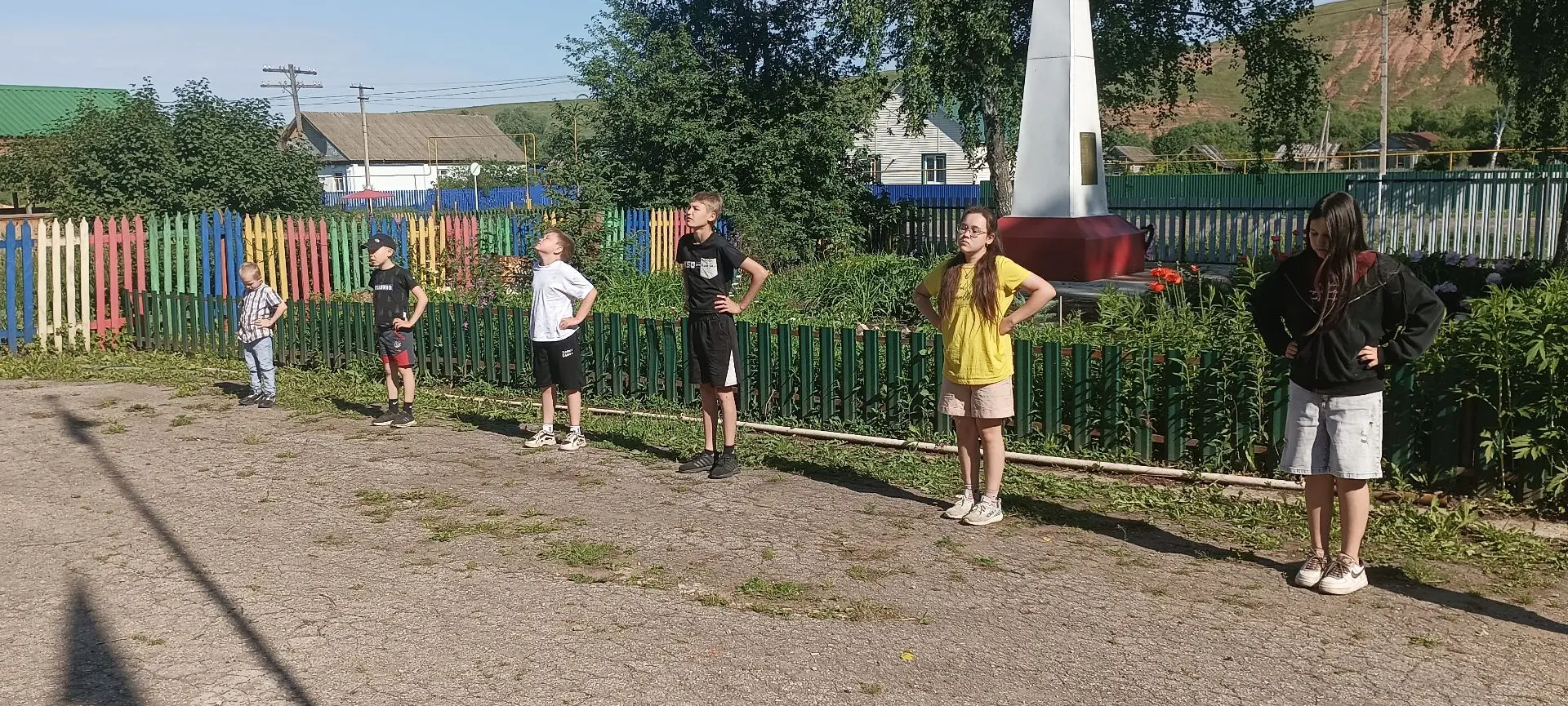 День 9 в лагере дневного пребывания
Утро в нашем лагере началось с зарядки, и, как всегда, это заряд
