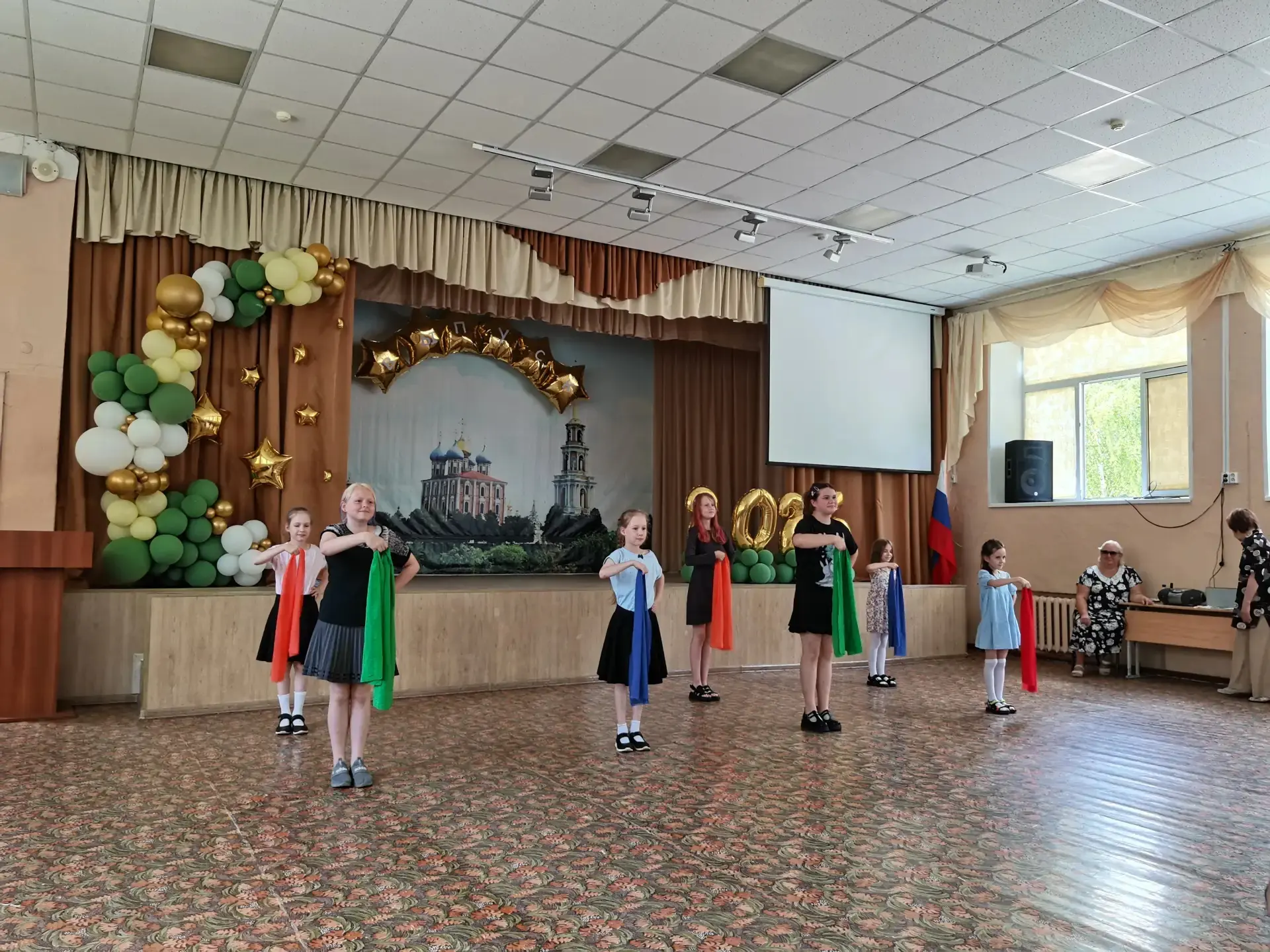До свидания, летняя смена! ✨

Вот и подошла к концу очередная яркая и незабываемая смена в нашем шко