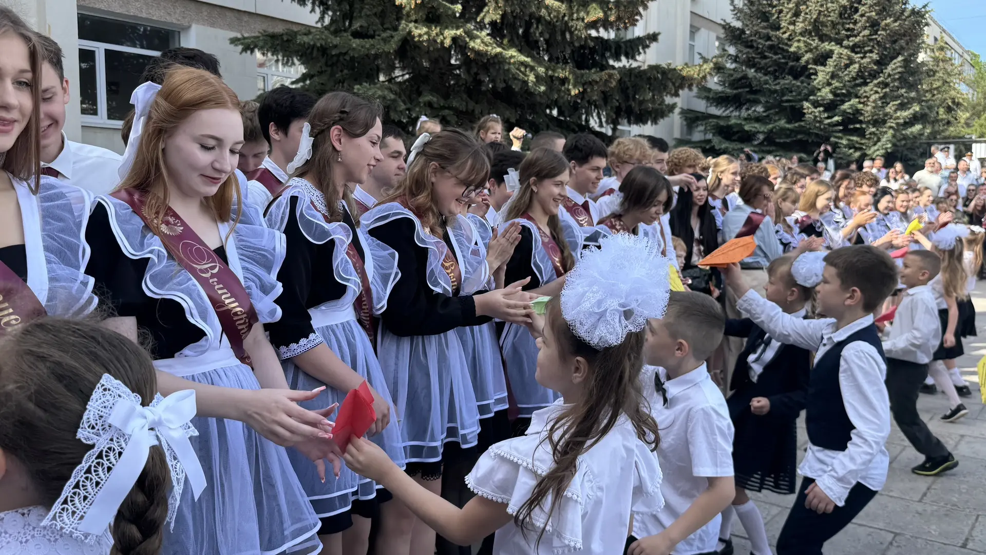 🎓Экзамены продолжаются 

Завтра, 11 июня, выпускники отправятся на ЕГЭ по обществознанию и физике

