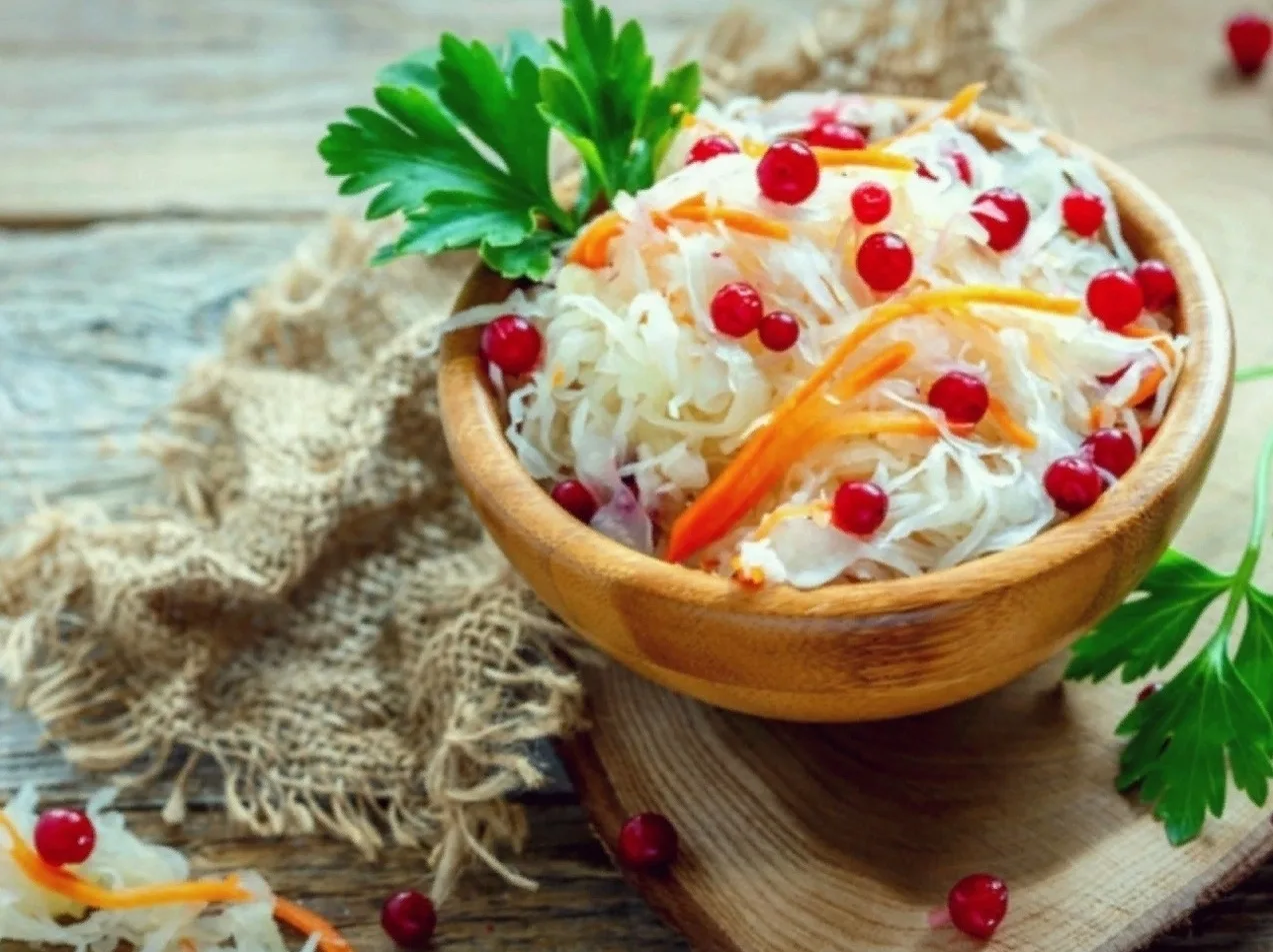 ✅Продукты для иммунитета: КВАШЕНАЯ КАПУСТА

➕ Квашеная капуста — лидер по содержанию витамина С, а т