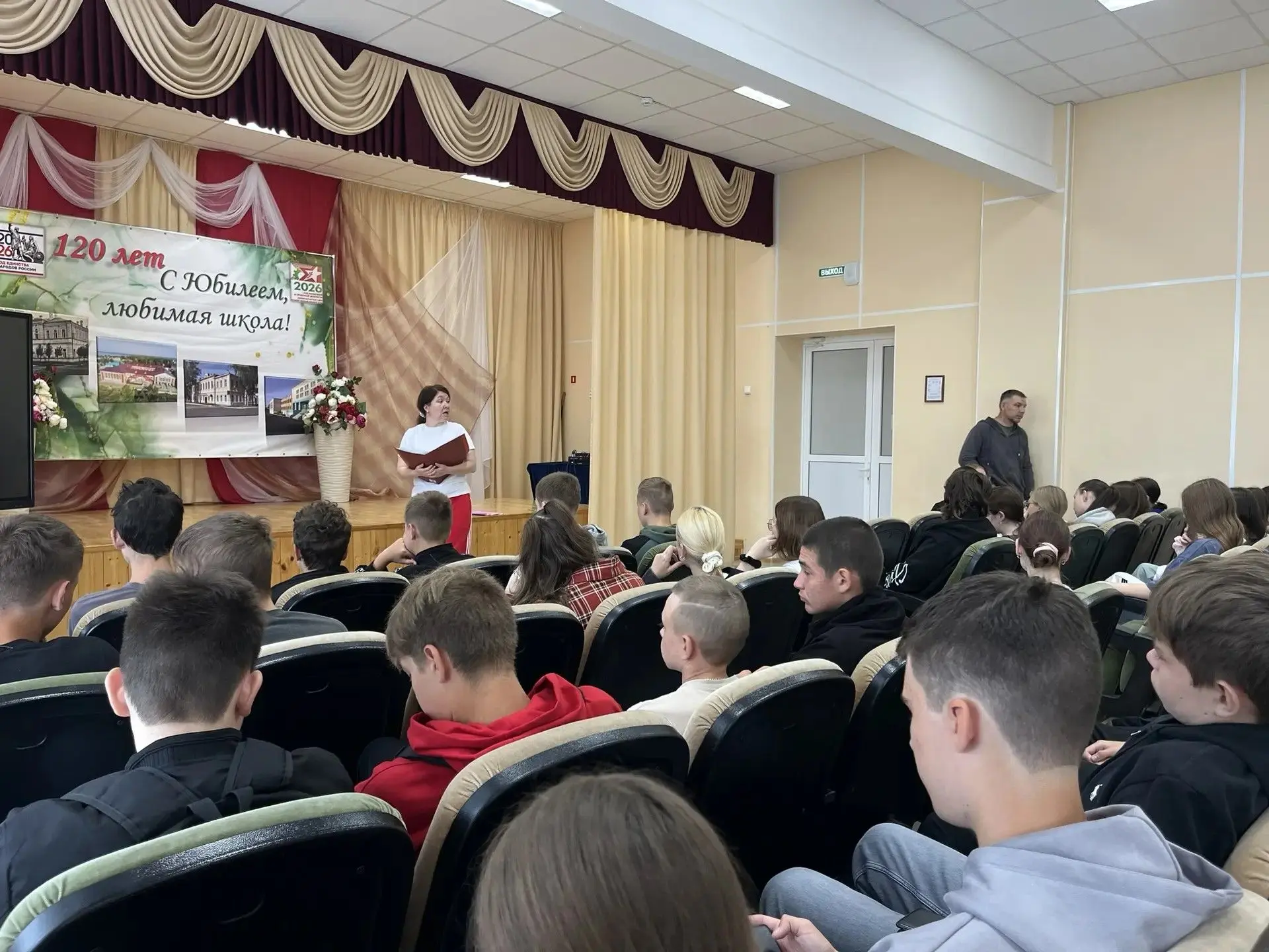 Первый день работы лагеря труда и отдыха «Мастера Единства»       Каникулы в полном разгаре, а у нас