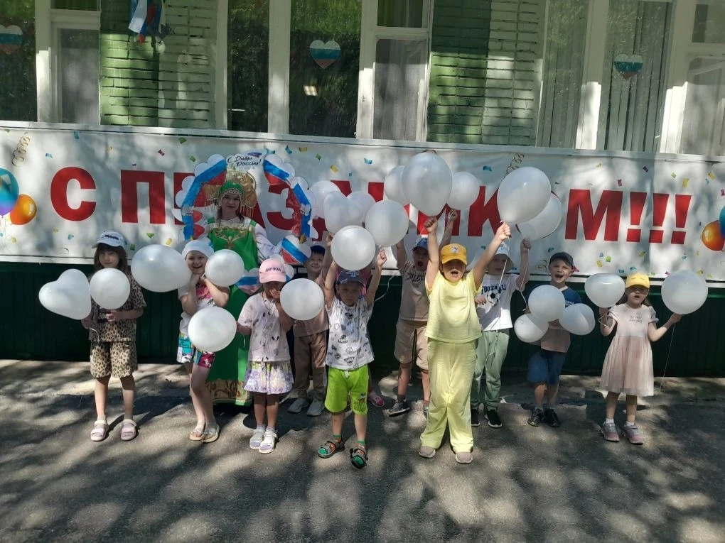 🇷🇺С ДНЁМ РОССИИ 🇷🇺

🤍💙❤️
Россия для каждого из нас- территория гордости: кто-то гордится культ