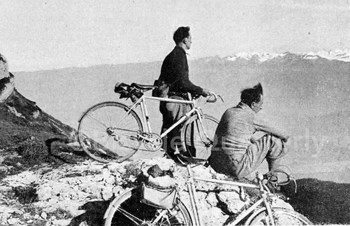 С велосипедом через Памир 

 Летом 1935 года было решено провести велопробег по «трассе мужества» - 