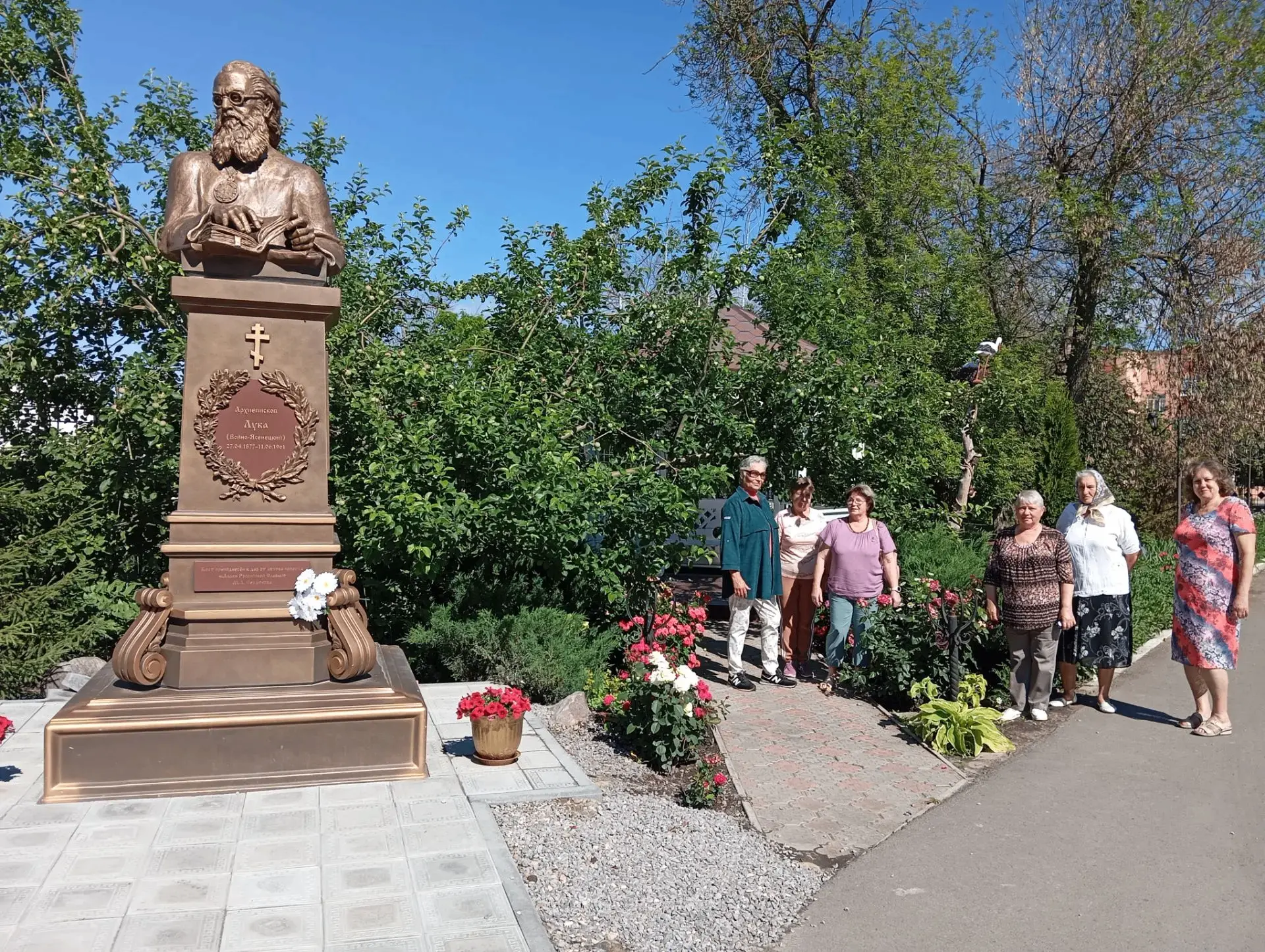 Романовские получатели социальных услуг отметили День прогулки.
Летом, вне зависимости от погодных у