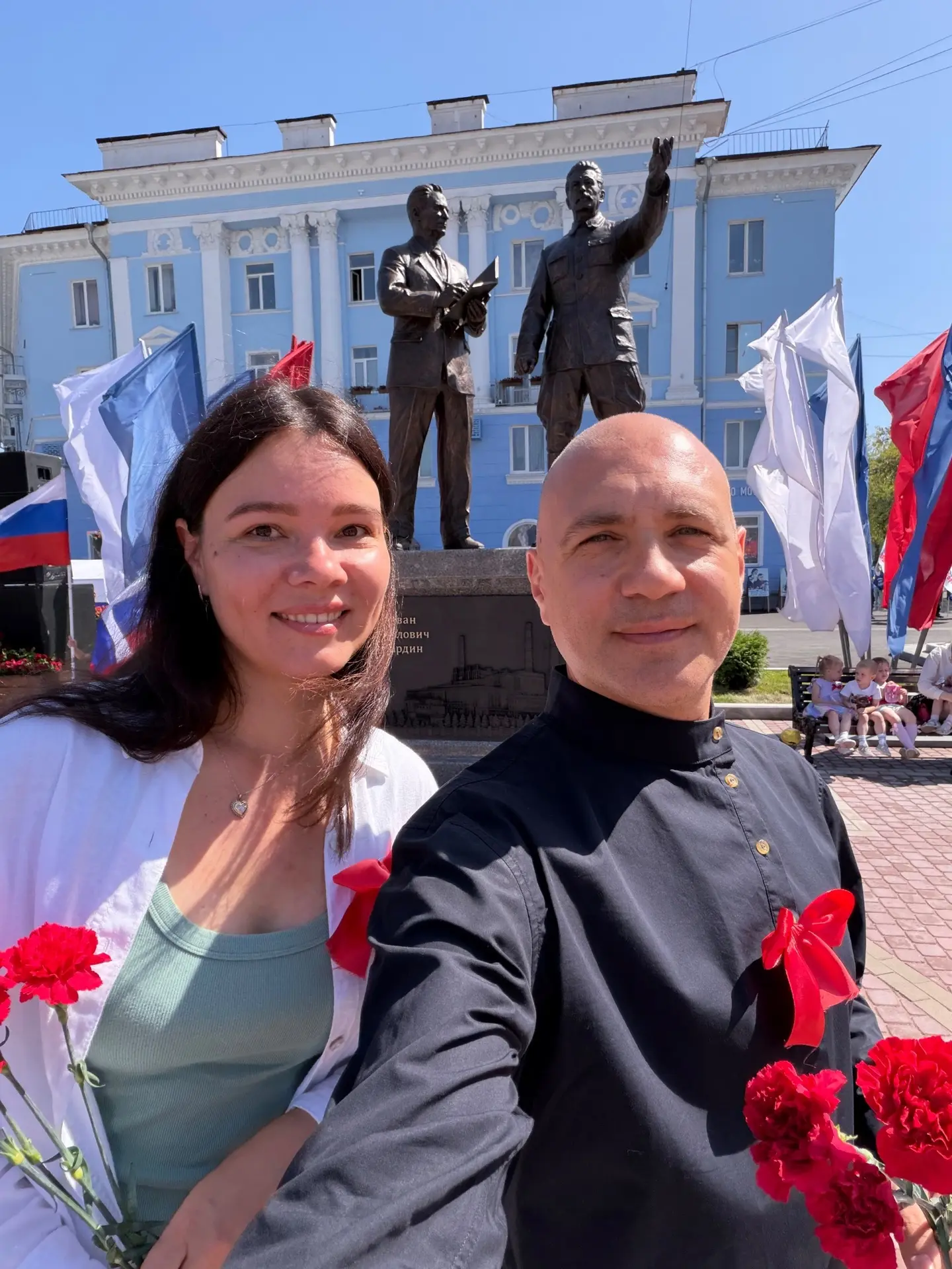 С депутатом ЗСО Любовью Царевой на открытии памятника Сталину-Бардину в Череповце. Яркий праздник в 