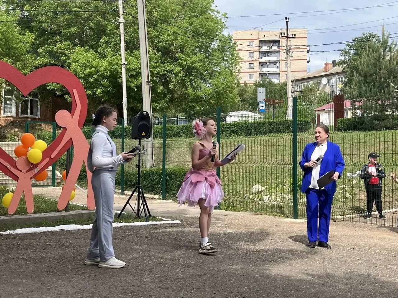 Сегодня в Центре творчества прошел праздник — Областной день детства. И это не случайная дата: в Оре