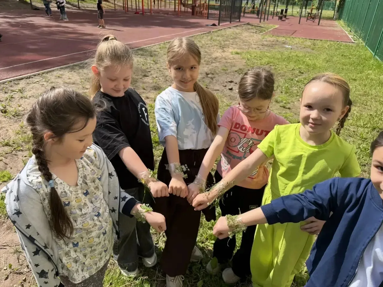 ☀️ СОХРАНЯЕМ ЛЕТО НА ПАМЯТЬ: НАШИ ЭКО-БРАСЛЕТЫ! 🌿🌸

Как остановить мгновение и забрать с собой кус