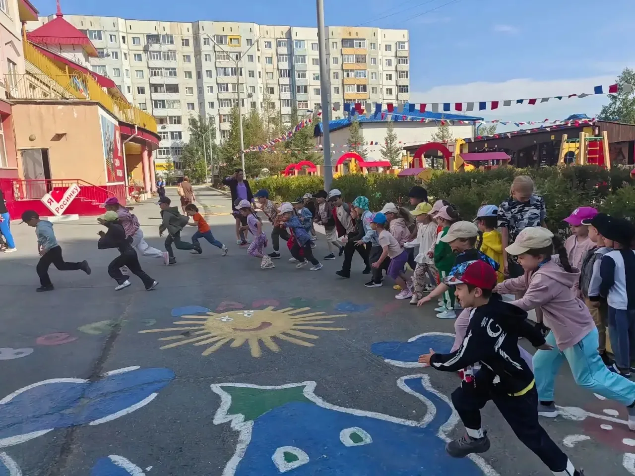 Как в нашем детском саду ежедневно проходит «Весёлая зарядка»!

🏀Энергия и улыбки ребят заряжают вс