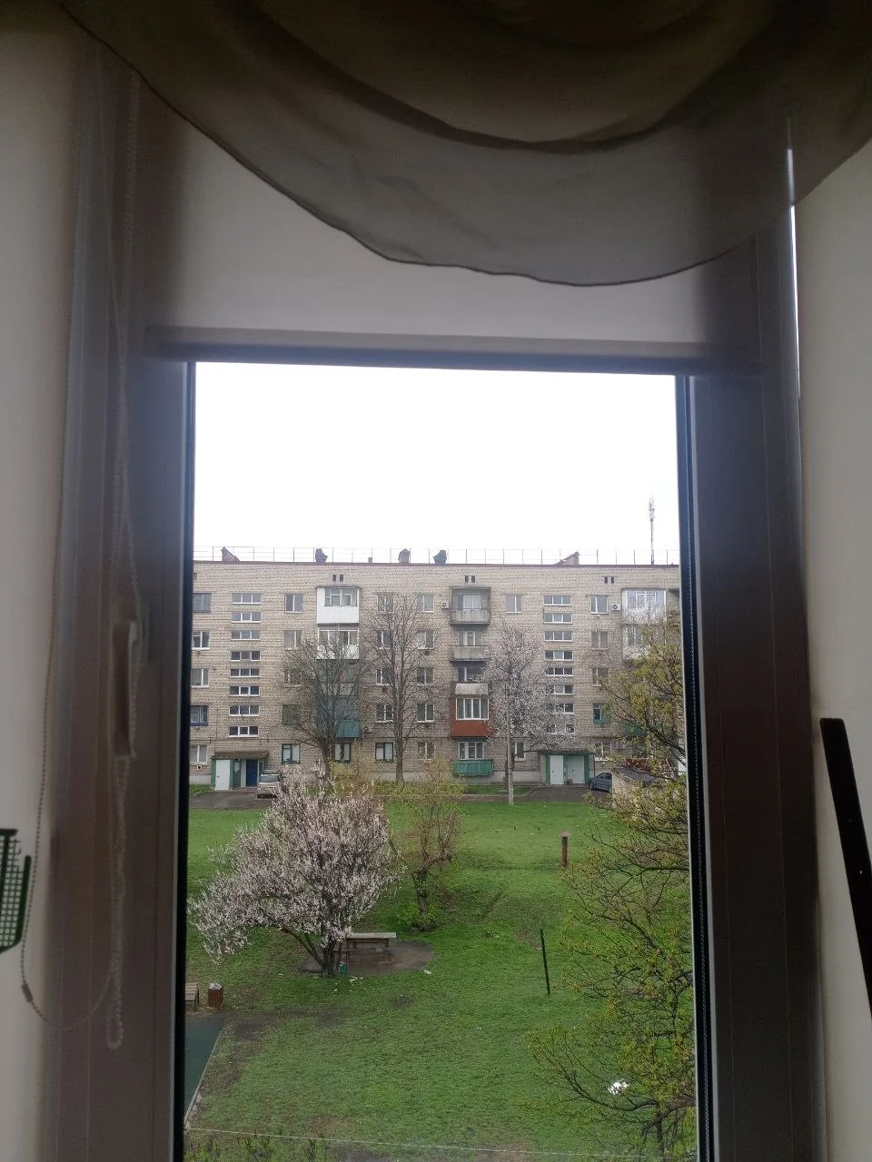 Продам 2кк в пгт Родаково, квартал Ленина .4/5,площадь 43,4 кв. метра,одна комната изолирована.Балко