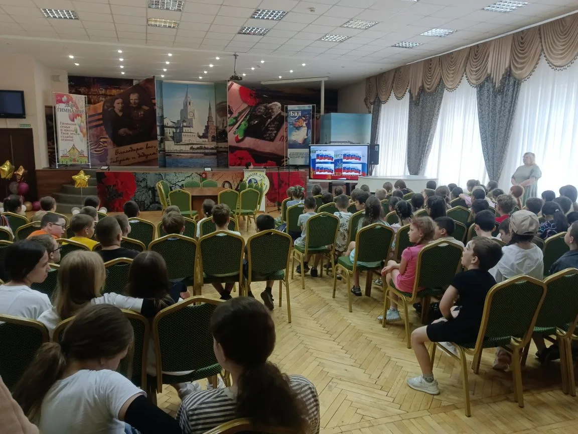 В рамках подготовки и проведения Дня единых действий, посвященного Дню России, в  пришкольном лагере