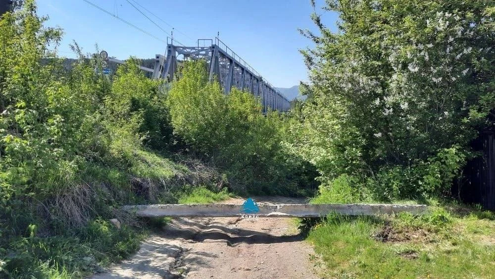 На пляж в Усть-Мане больше нельзя будет проехать на машине

На въезде установили шлагбаум. В местной