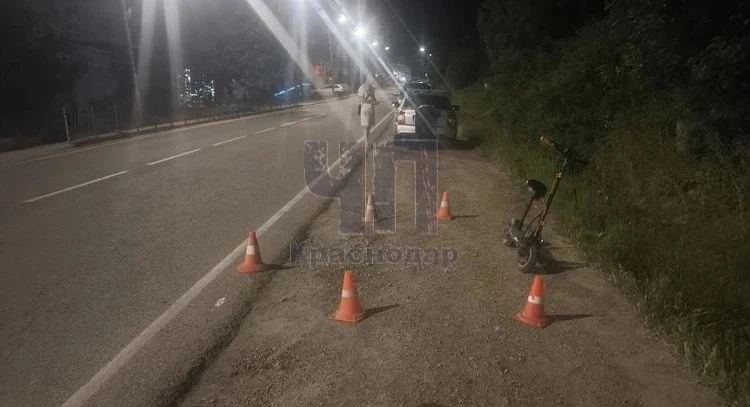 В Анапе школьник больно упал с электросамоката!

Поздно вечером 13-летний мальчик ехал по улице Цент