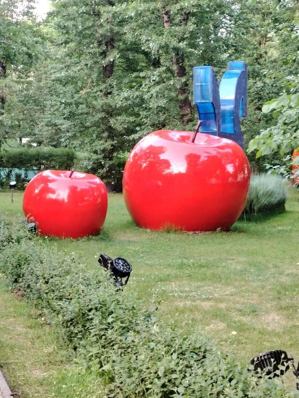 На территории ГКБ им. Пирогова появились гигантские яблоки 🍎 Фото: talisman_1979

Бесплатная Москва