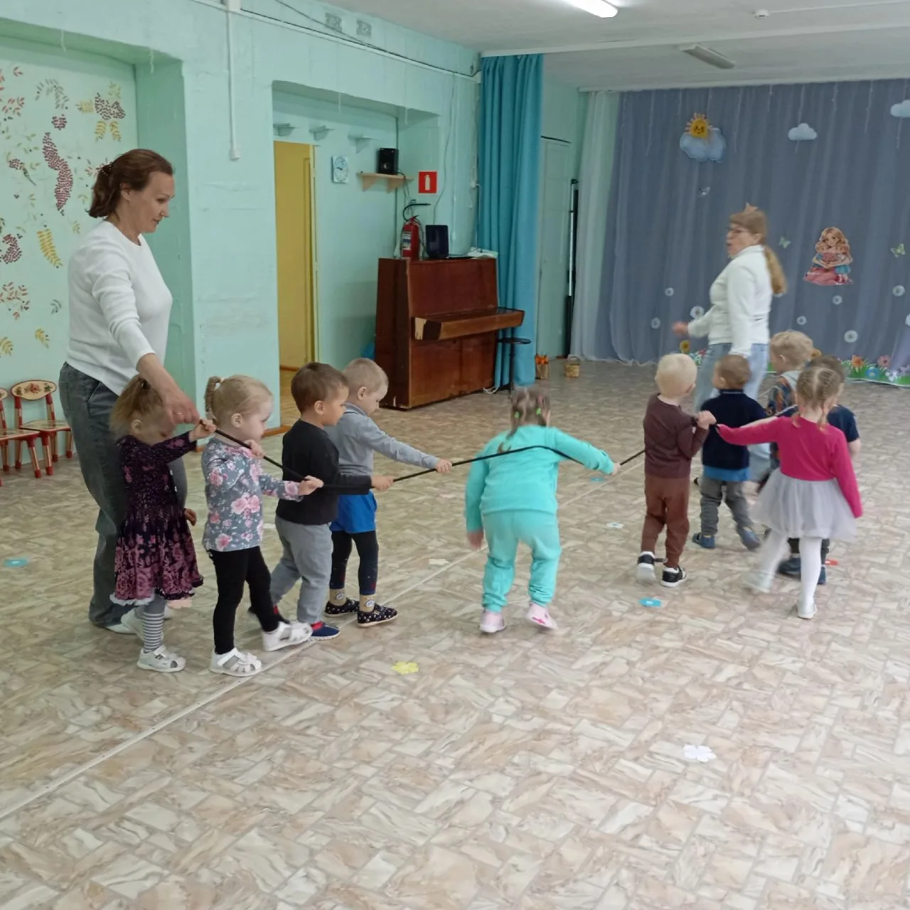 Музыкальное развлечение во второй группе раннего возраста "Как зайка солнышко искал".
Сенсомоторная 
