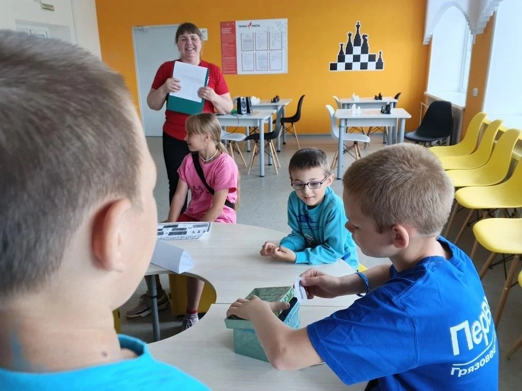В кругу друзей! Под таким девизом прошел сегодня день  в лагере "Звёздный". Ребята из "Движения перв