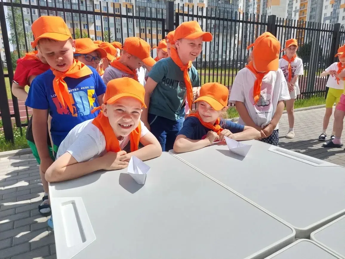 🌊 ДЕНЬ НЕПТУНА В ЛАГЕРЕ «ОРЛЯТА МЫТИЩ»! 🐬
Сегодня, 8 июня, наш лагерь превратился в настоящее морс