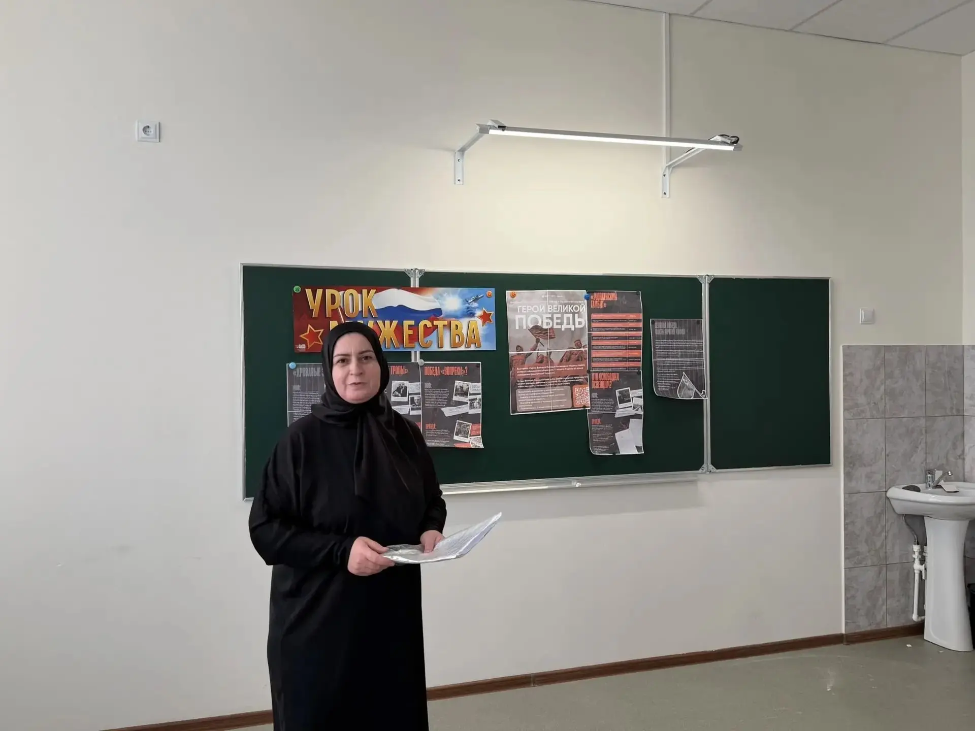 🎖️ Урок мужества «9 Мая — День Победы: история и значение»
Для учащихся 9 класса был проведён урок 