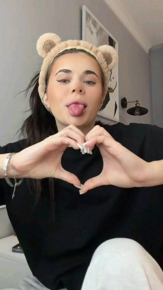 .
.
.
Оф страница Киры💕 - https://vk.com/kira.timraleeva