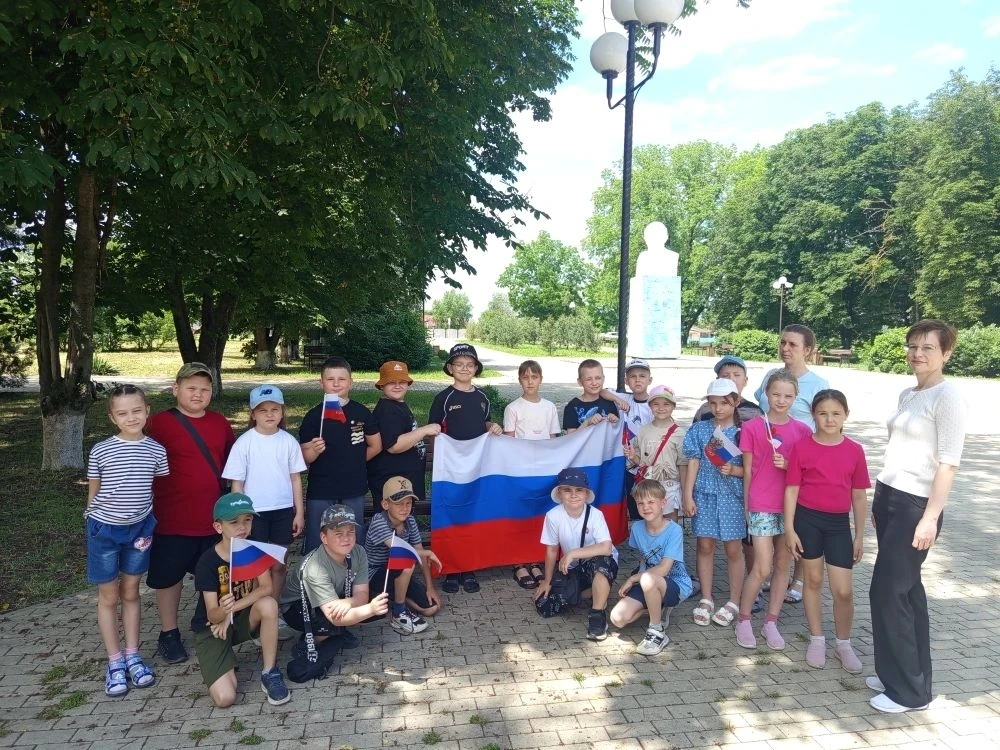 Каждый человек должен знать свои истоки, хранить память о прошлом своего народа, любить Родину. Нака