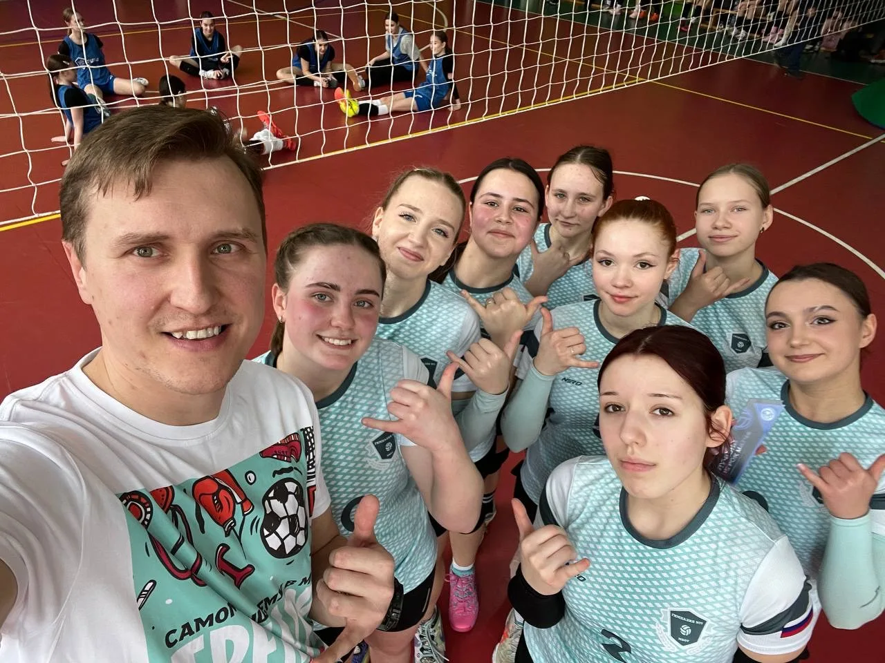 🌟 Спортивный успех наших девушек! 🌟

6 марта в матче 1/8 финала команда девушек «Братство первых» 