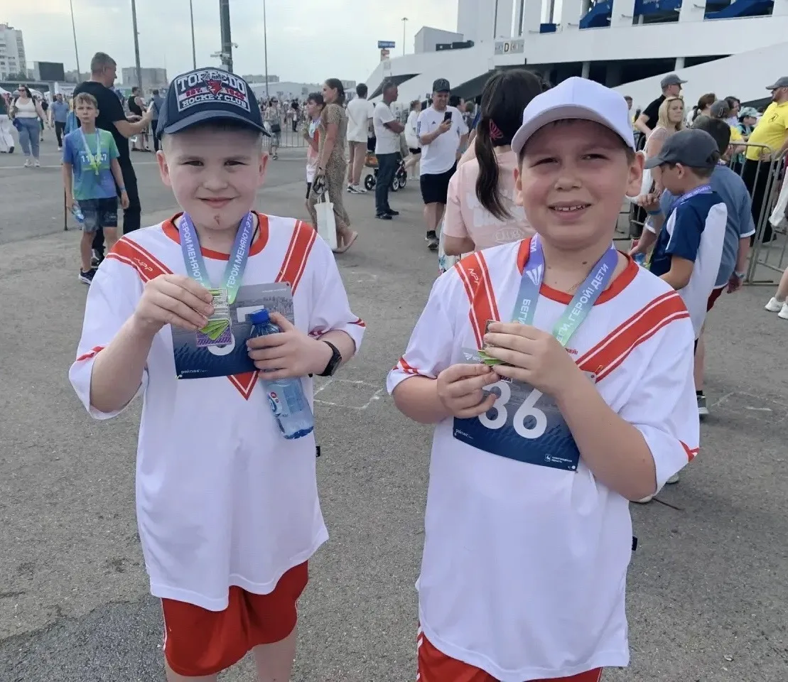 ХК «Красные крылья» на полумарафоне «БЕГИ, ГЕРОЙ!» 🏃

В минувшие выходные спортсмены команды по спе