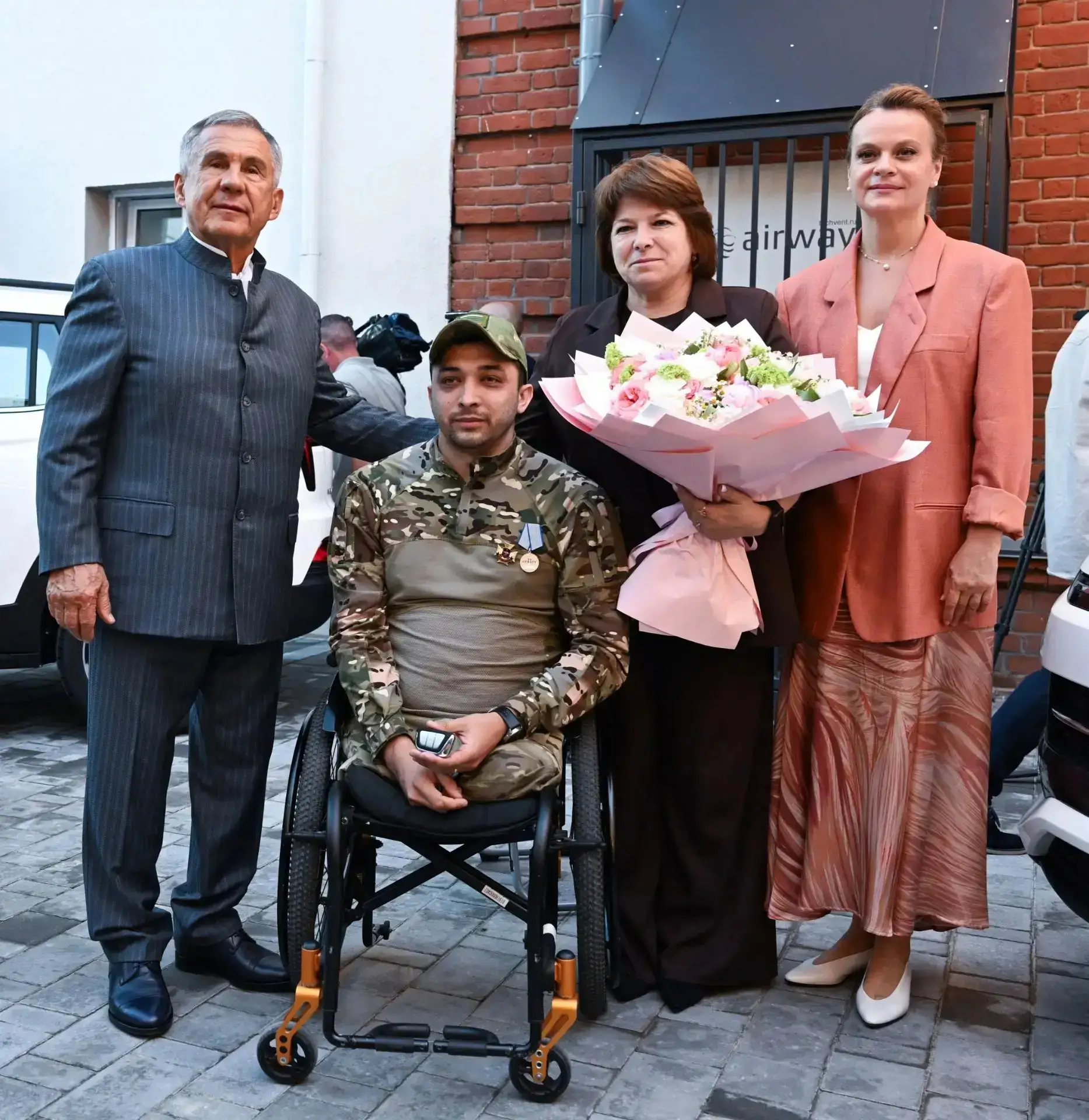 Наш земляк, ветеран СВО Игорь Стрелков получил специально адаптированный автомобиль.

Вручение прошл