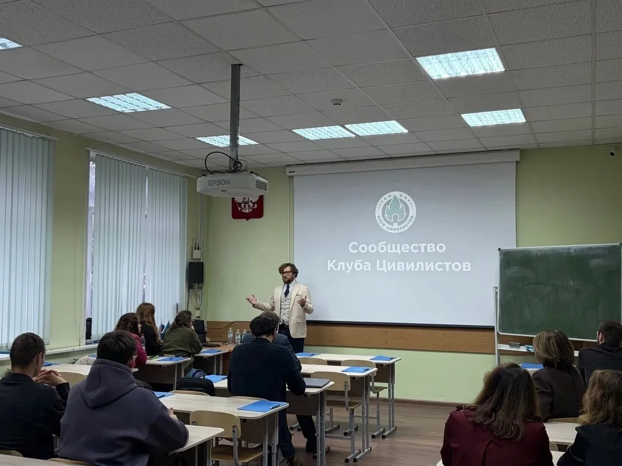 В РУАН состоялось очередное заседание Клуба цивилистов

29 мая в РУАН им. Г.Б. Мирзоева состоялось о