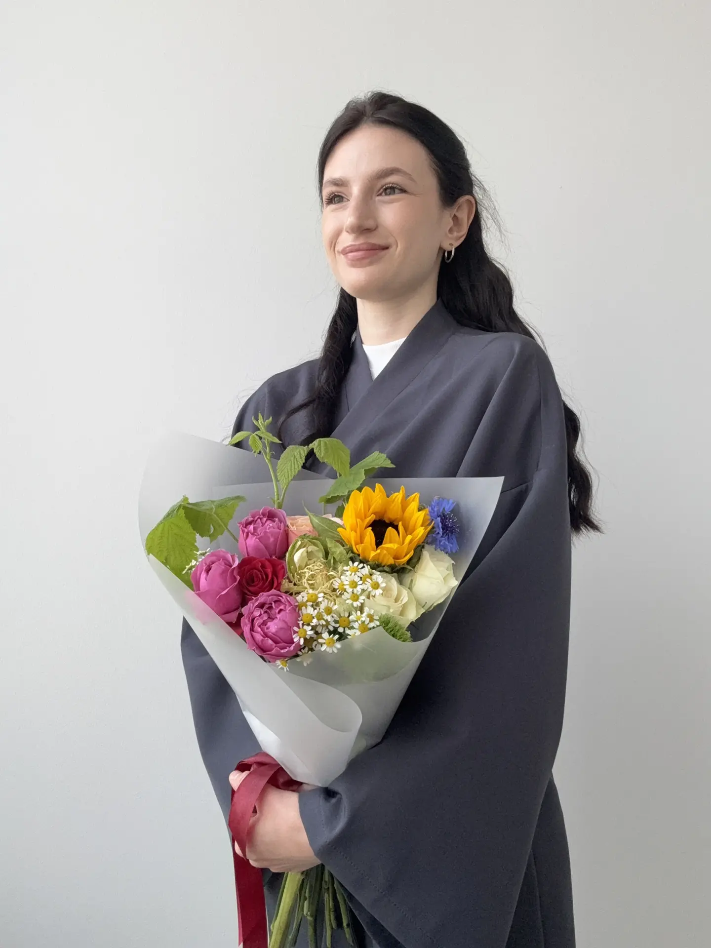Стоимость: 3510₽

Состав:
•Роза Вегги
•Розы
•Кустовые пионовидные розы 
•Ромашки
•Василек
•Диантус Б
