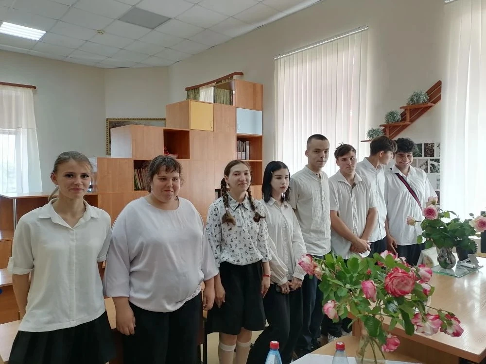 Поздравляем 9 класс с успешным прохождением комплексного экзамена! 🎉 Ребята, вы большие молодцы! Вы