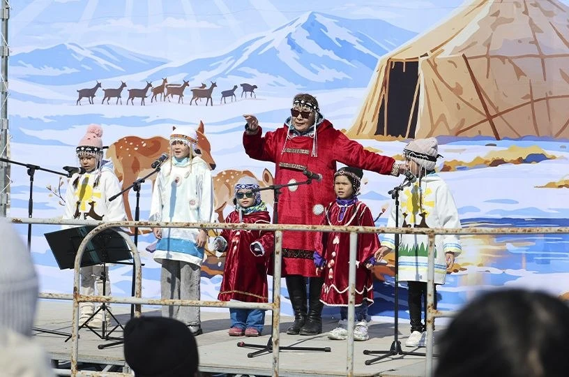 На Чукотке отмечают праздник новорождённого оленёнка🦌 

Этому событию посвящают настоящий обряд бла